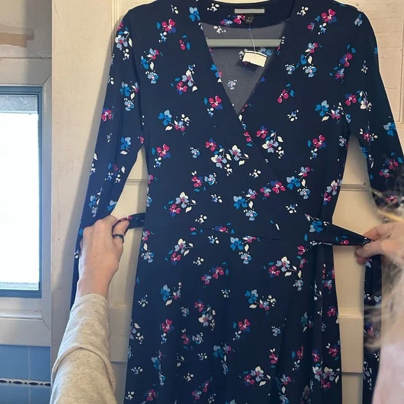 NWT VERSATILE Floral Wrap Dress w/V Neck and a Comfortable Knit Fit - Picture 7 of 12